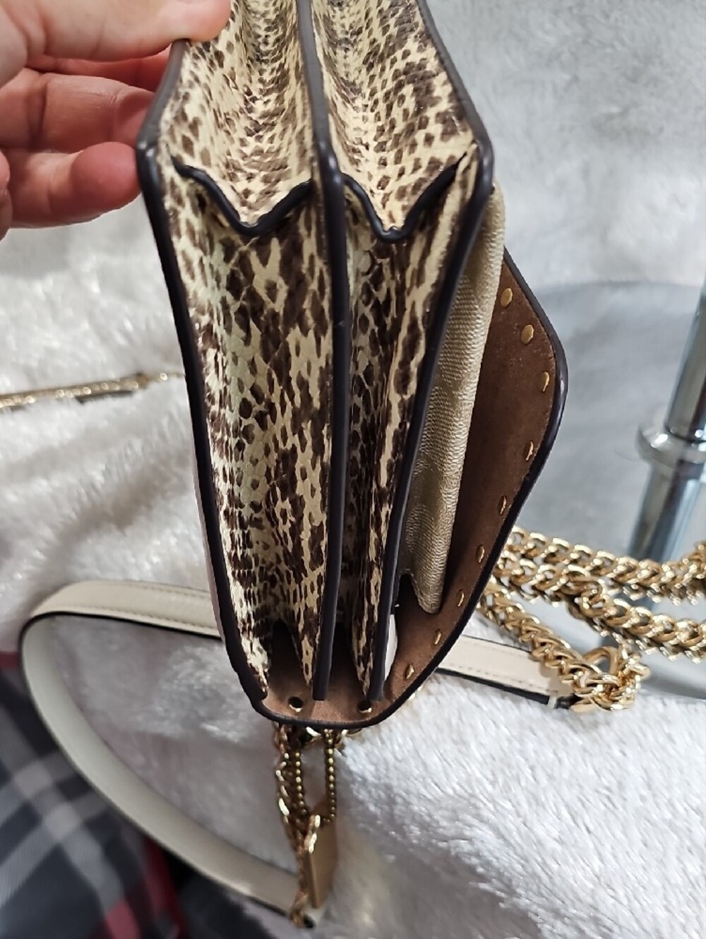 Coach Klare Cream Leather Shoulder Bag with Gold Chain Straps - Picture 14 of 15